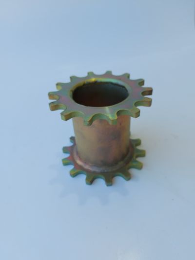 Right chain sprocket coupler