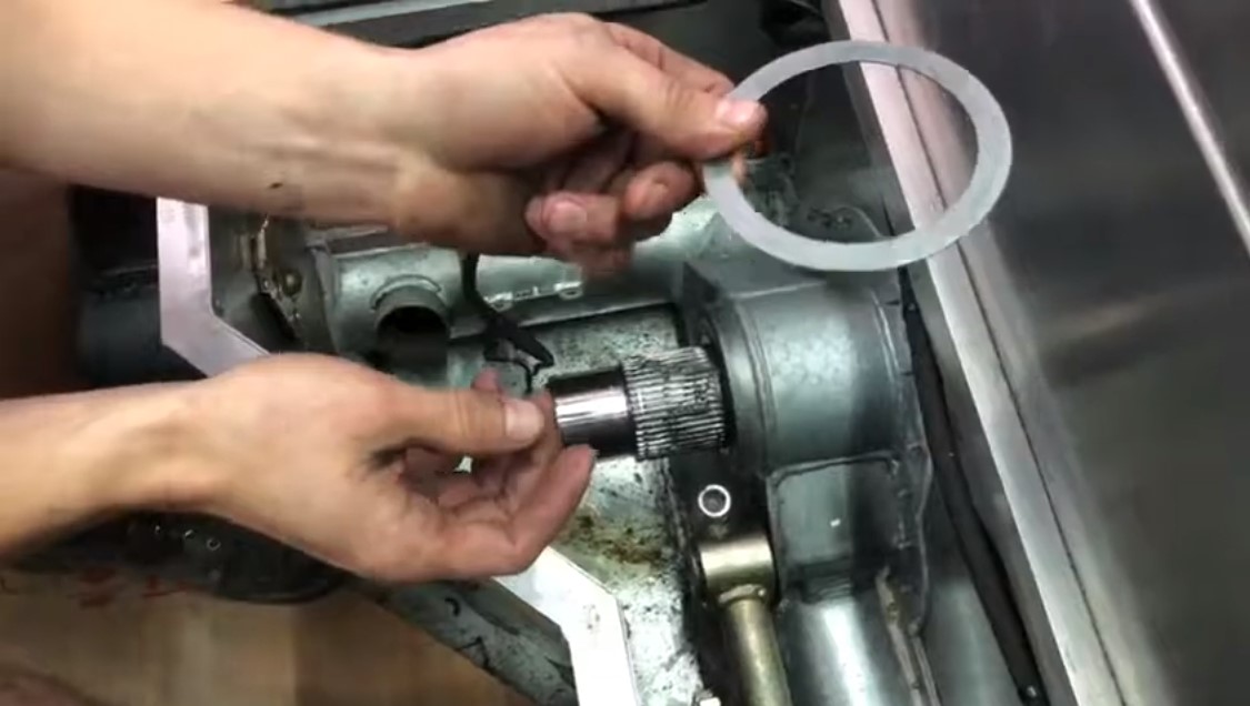 Wheel HUB INSTALLATION Part #2 - Sprocket and retaining ring installation. SHERP Pro ATV parts